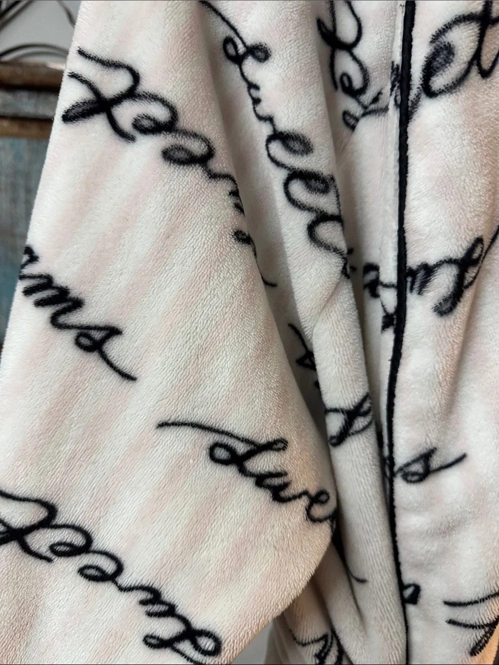 Victoria's Secret white and pink striped Script Plush Robe M/L